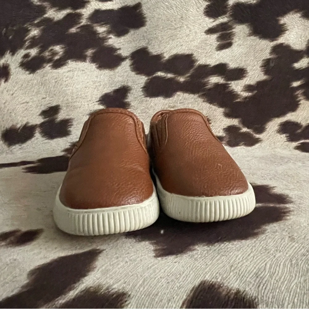Carter's Tan Slip-On Kids Sneakers 6c